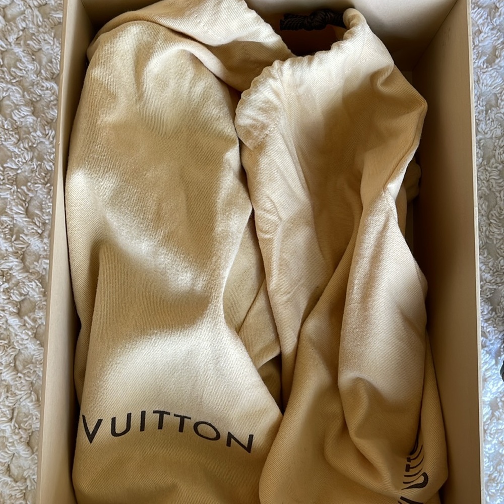 Louis Vuitton, tennis shoes, size 8 in very good condition